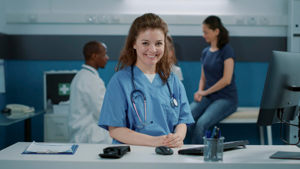 What qualifications are required to become a nurse